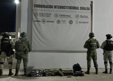 Descubren campamento del crimen organizado en Sinaloa; aseguran fusiles, artefactos explosivos, chalecos balísticos y vehículos