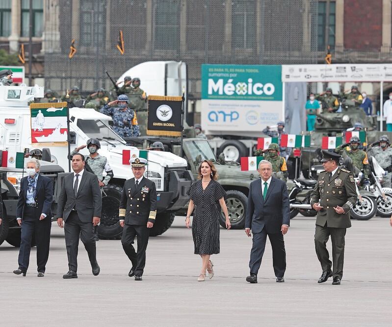 El Presidente salió a las 11:18 horas para el izamiento de Bandera. BERENICE FREGOSO. EL UNIVERSAL