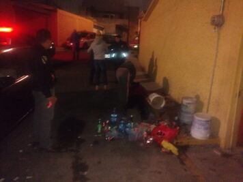 Ebrio balea a sus amigos mientras bebían y mata a uno en calles de Iztapalapa