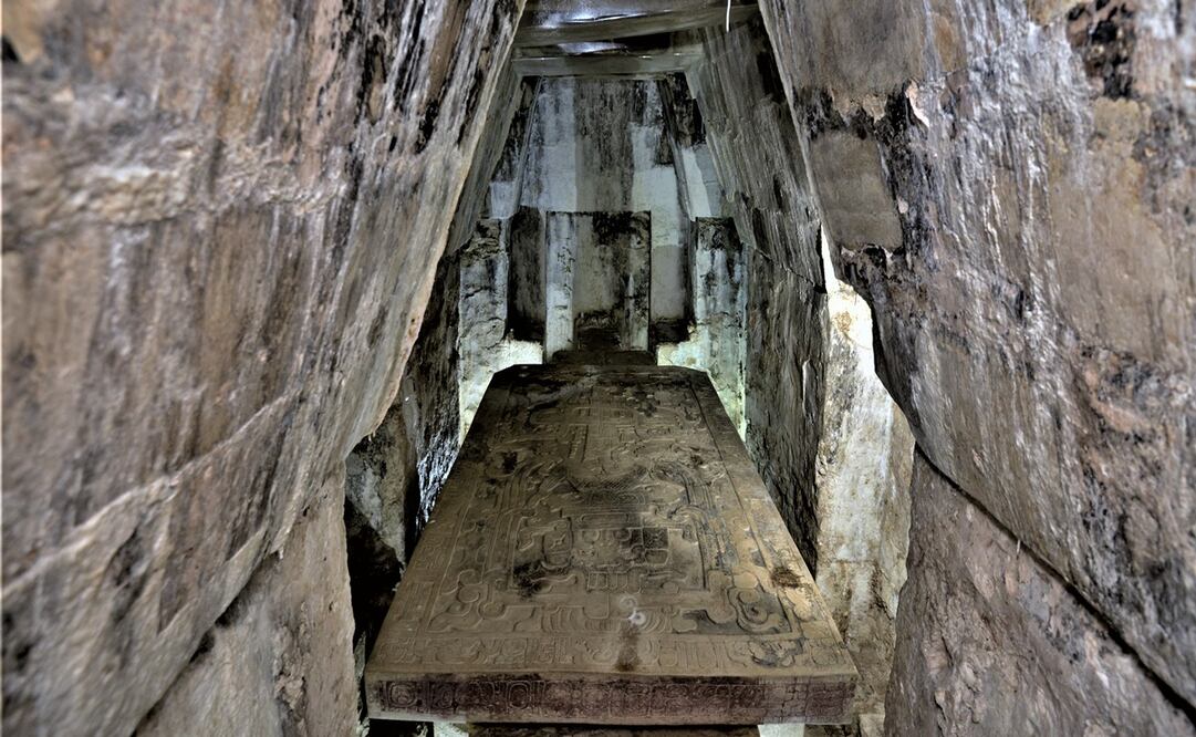 Los textos de esta lápida narran la vida terrenal de Pakal y de sus ancestros, así como su renacimiento y ascenso al plano celestial. Foto: INAH