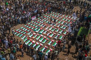 Entierran en Gaza a 112 parientes; se trata del funeral familiar más masivo en la Franja