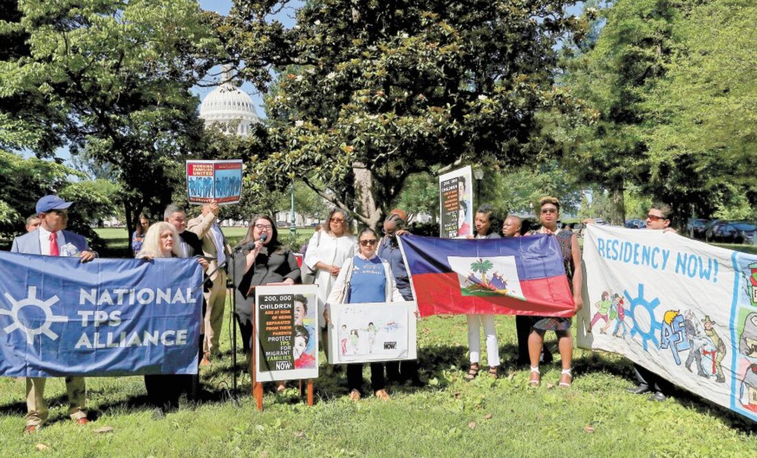 Apoyo. Grupos promigrantes se manifestaron ayer afuera del Capitolio, en Washington. Foto: LEAH MILLIS. REUTERS