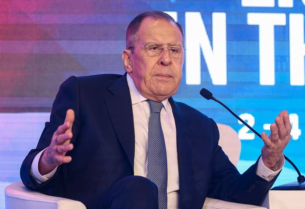 El ministro de Asuntos Exteriores ruso, Sergey Lavrov, en la conferencia del Diálogo Raisina al margen de la reunión de ministros de Relaciones Exteriores del G20 en Nueva Delhi. Foto: EFE