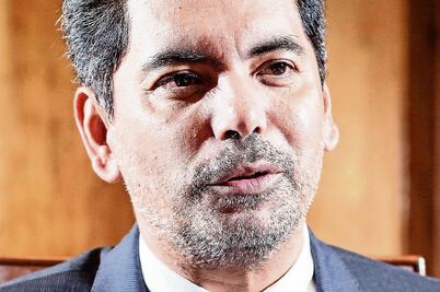 Secretario de Finanzas negocia por delegados de PRD