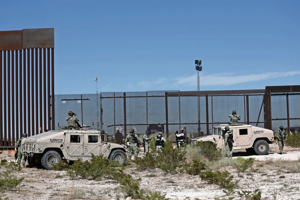 El jueves pasado, Elementos de la Guardia Nacional y del Ejército Mexicano realizaron un operativo de vigilancia en las inmediaciones del río Bravo. Foto: de CHRISTIAN TORRES. EL UNIVERSAL