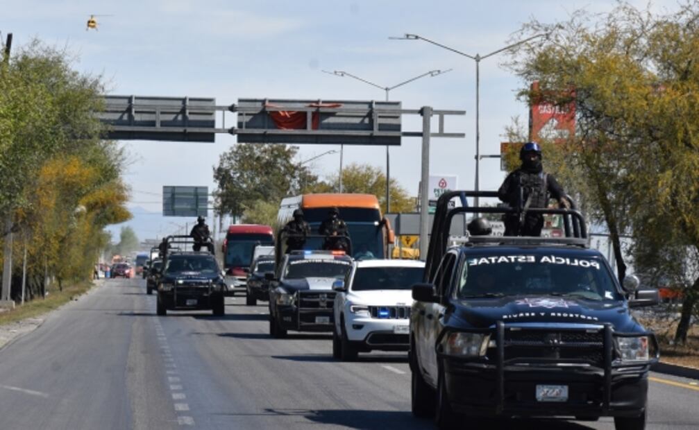 Trasladan a 128 internos de Nuevo León a penales federales de otros estados