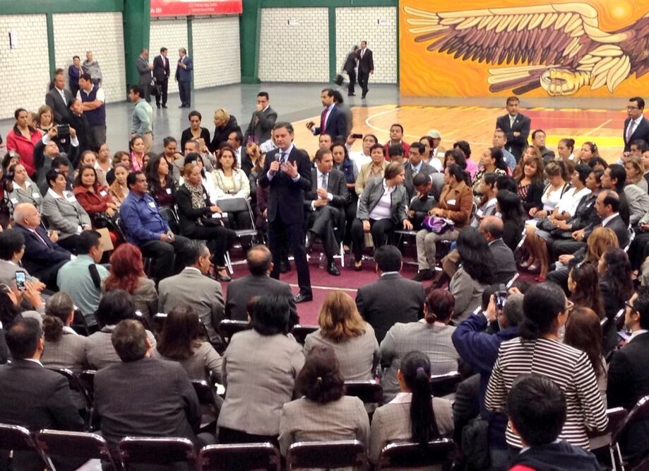 Aurelio Nuño Mayer, titular de la SEP, visitó el Centro Escolar Niños Héroes de Chapultepec, en el estado de Puebla (Foto: @SEP_mx)