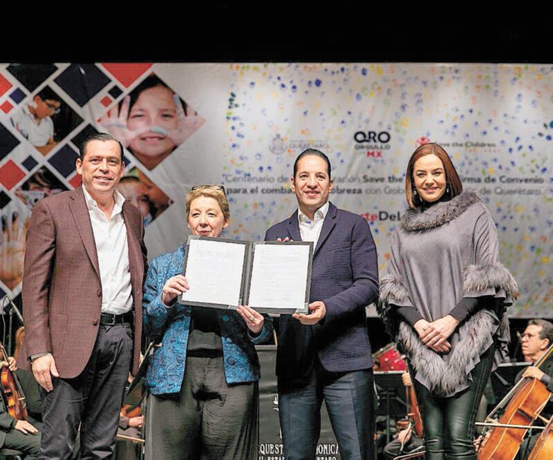 El gobernador Francisco Domínguez Servién asistió a la firma del convenio de la Fundación Save The Children. 