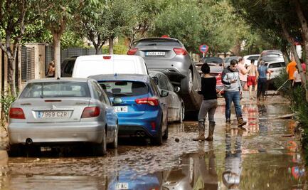 DANA en Valencia: Tras días de búsqueda y entre inundaciones, hombre encuentra a su padre; murió dentro de su auto