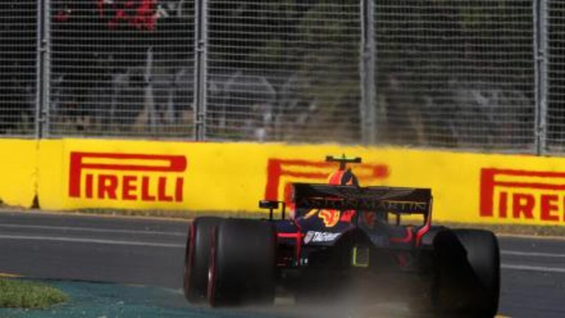 Lewis Hamilton domina etapa de pruebas en Australia