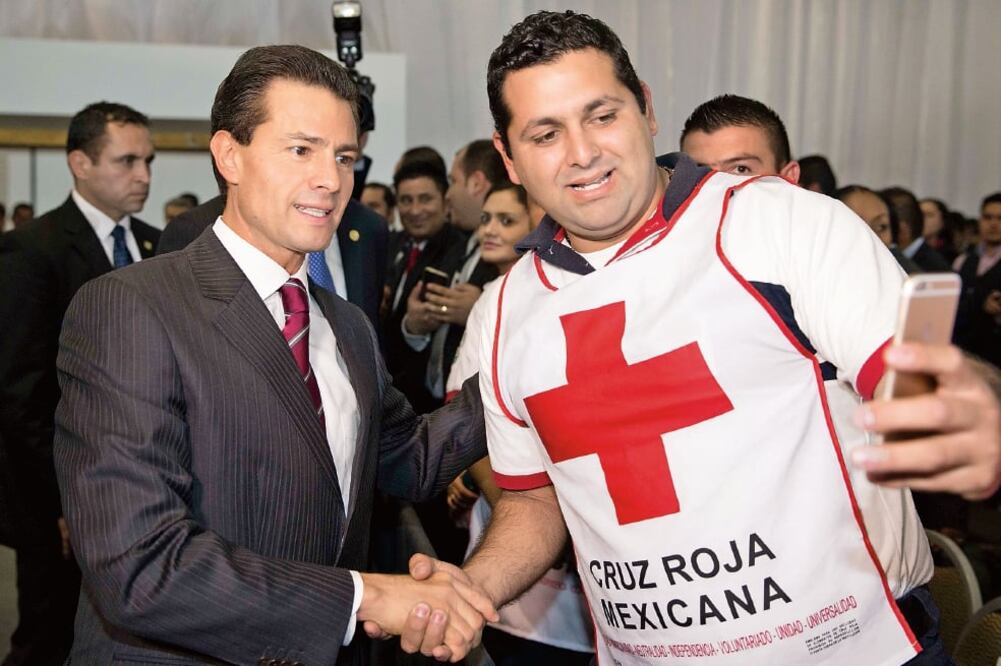 El presidente dijo que el gobierno de la República ha hecho de los programas y acciones de protección civil una auténtica política de Estado, cuyo objetivo es servir y proteger a los mexicanos en momentos de adversidad (PRESIDENCIA)