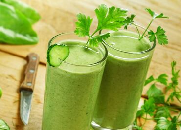 5 beneficios de tomar jugo de cilantro con perejil