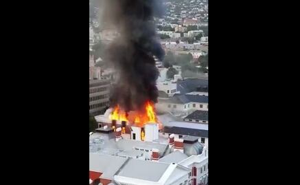 Reportan incendio en sede del Parlamento de Sudáfrica