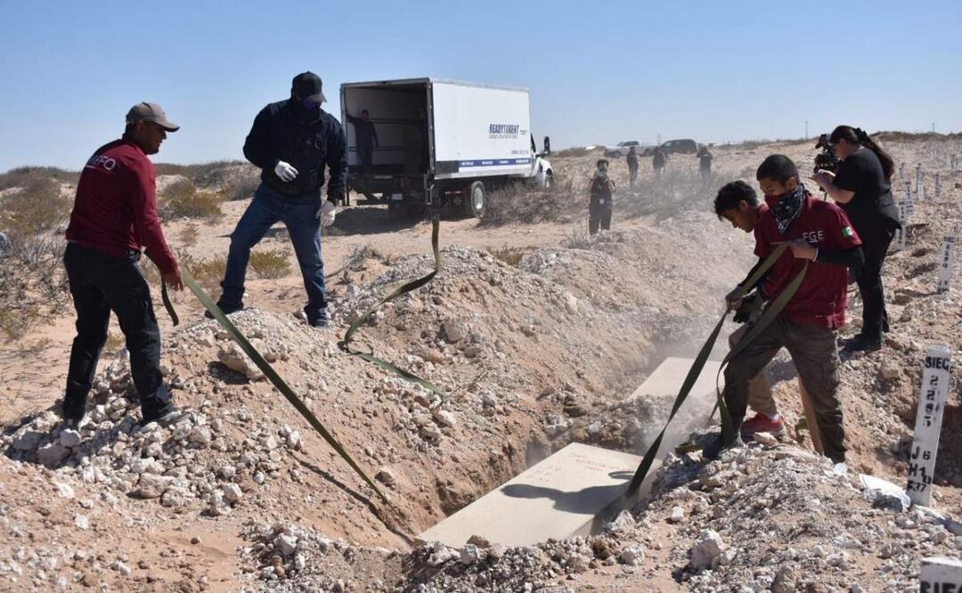Autoridades del Semefo trasladan a la fosa común a 56 cuerpos no identificados en Ciudad Juárez, Chihuahua (21/03/2025). Foto: Especial