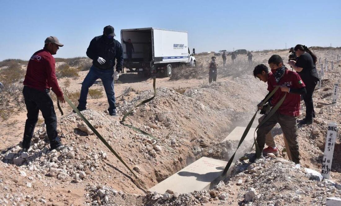 Autoridades del Semefo trasladan a la fosa común a 56 cuerpos no identificados en Ciudad Juárez, Chihuahua (21/03/2025). Foto: Especial