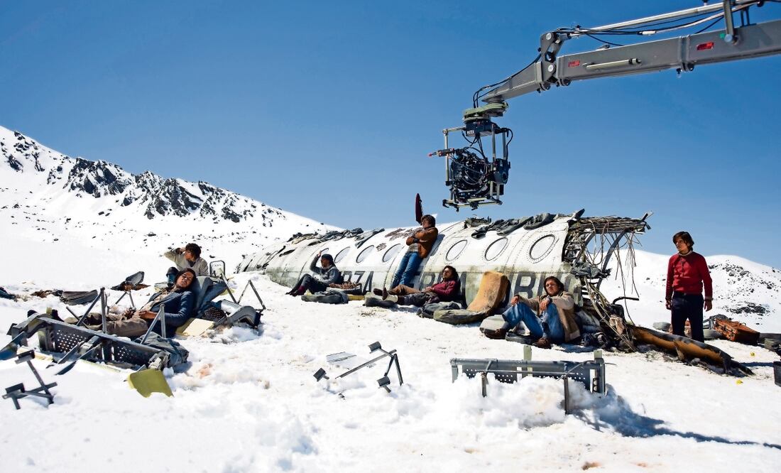 El director de cine Juan Antonio Bayona se ha mostrado este viernes muy satisfecho de la acogida que está obteniendo su última película, "La sociedad de la nieve", que opta a numerosos premios tanto nacionales como internacionales, así como por la respuesta "abrumadora" recibida por parte de los espectadores.
