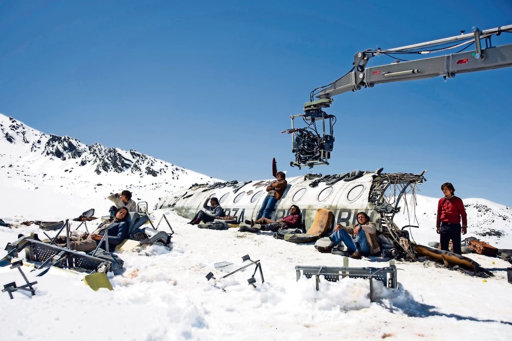 El director de cine Juan Antonio Bayona se ha mostrado este viernes muy satisfecho de la acogida que está obteniendo su última película, "La sociedad de la nieve", que opta a numerosos premios tanto nacionales como internacionales, así como por la respuesta "abrumadora" recibida por parte de los espectadores.