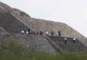 Teotihuacán: agentes de FGR y de Fiscalía del Edomex continúan peritajes; diligencias se realizan principalmente en Pirámide de la Luna
