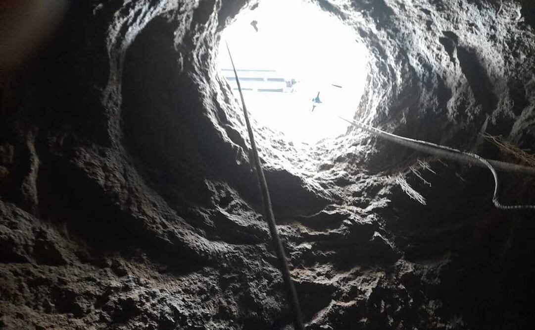 Esta oquedad se generó por una fractura de drenaje, la cual pudo haber sido provocada por el exceso de agua y basura. Foto: Especial