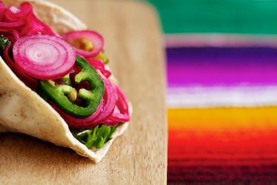 Por qué debes pedir tus tacos con cebolla si comes en la calle