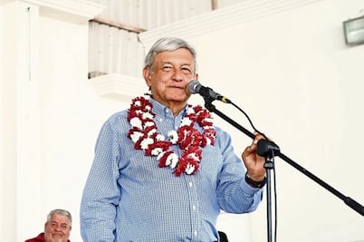 AMLO acusa a panista de tener apoyo de Salinas