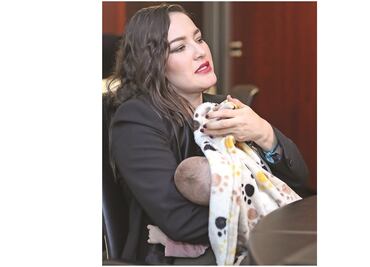 No subí a tribuna con mi bebé por reflectores: senadora