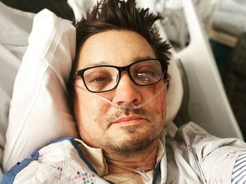 Jeremy Renner aparece en nuevo video desde el hospital