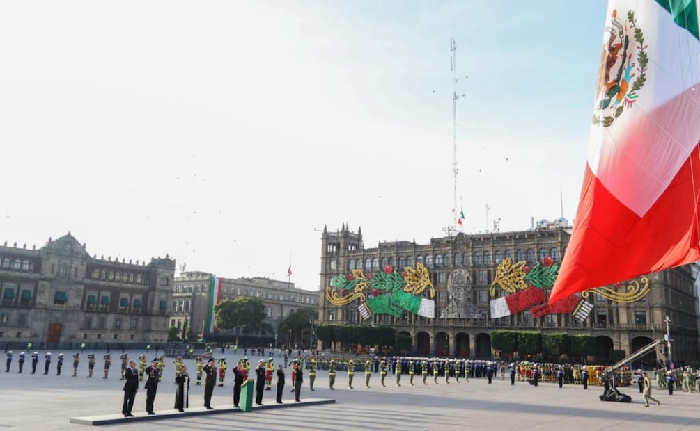 La presidenta Claudia Sheinbaum encabezó en el Zócalo de la Ciudad de México la ceremonia en memoria de las víctimas de los sismos de 1985 y 2017 ocurridos un 19 de septiembre (19/09/2026). Foto: Karla Guerrero / EL UNIVERSAL