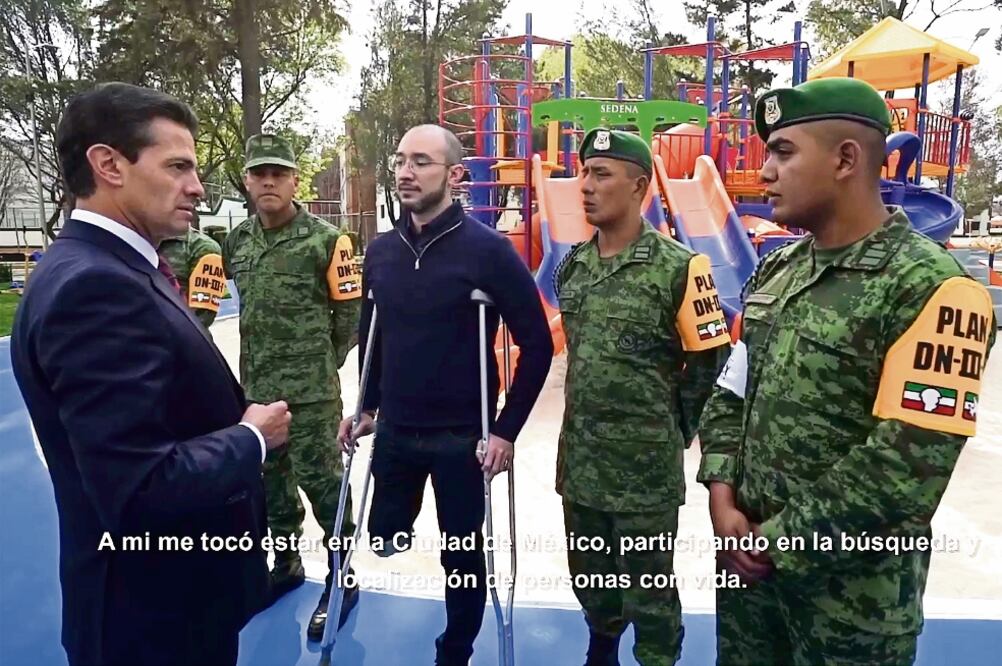 Presidencia difundió ayer en redes sociales el encuentro que tuvo el presidente Enrique Peña Nieto con soldados que ayudaron luego del temblor del 19 de septiembre y con víctimas, en el marco del Día del Ejército. (TOMADA DE VIDEO)