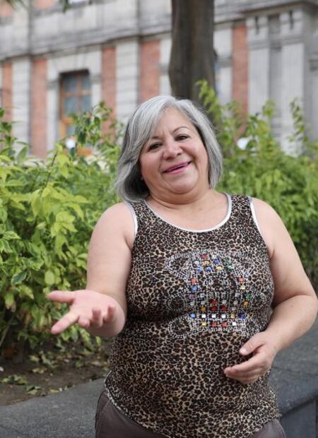 Mujeres que hacen bailar la calle