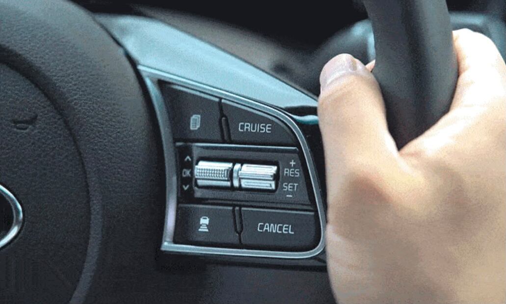 El control de velocidad crucero permite un viaje más cómodo en carretera. Foto: Kia Perú