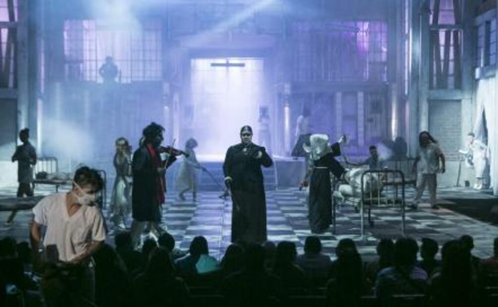 "El Circo de los Horrores" se vuelve un "Manicomio"