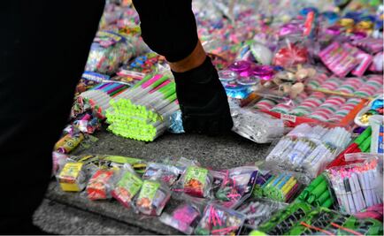 Cierran locales con mercancía prohibida 