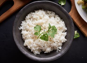 Cuánto tiempo puedes guardar el arroz cocido en el refrigerador