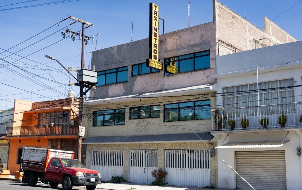 La funcionaria capitalina afirmó que en la zona se localizaron tres inmuebles posiblemente ligados a los puntos donde partían las excavaciones clandestinas para llegar a los ductos, así como la extracción ilegal del combustible. Foto: Hugo Salvador/EL UNIVERSAL