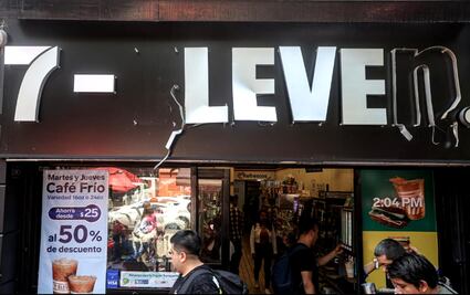 Marcha por 11 años del Caso Ayotzinapa en la CDMX deja pérdidas por 21.9 mdp, reporta Canaco