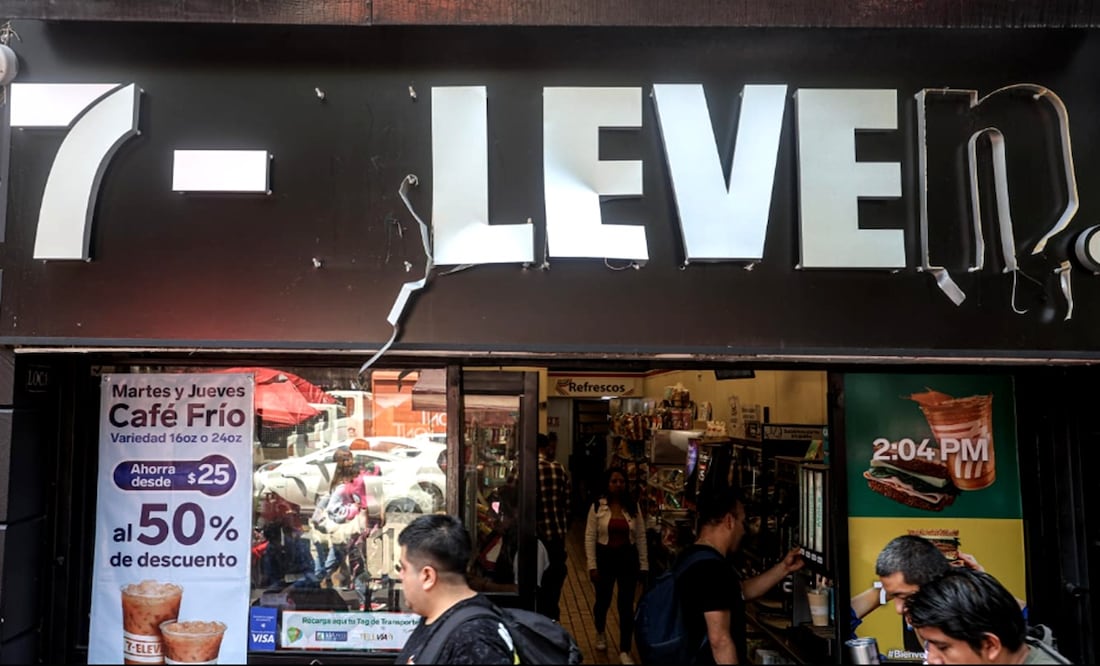 La Canaco CDMX reportó que la marcha de los normalistas del viernes afectó a un total de 4 mil 527 comercios, el 27 de septiembre de 2025: Gabriel Pano/EL UNIVERSAL
