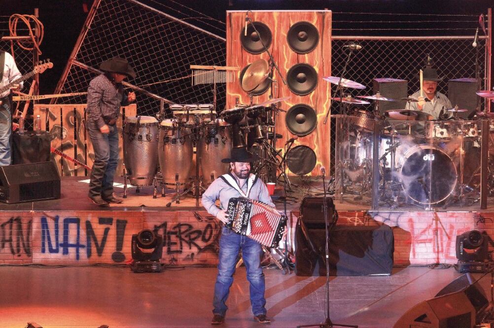 Como agrupación siguen la regla de ser honestos con su música, por eso no cantan narcocorridos