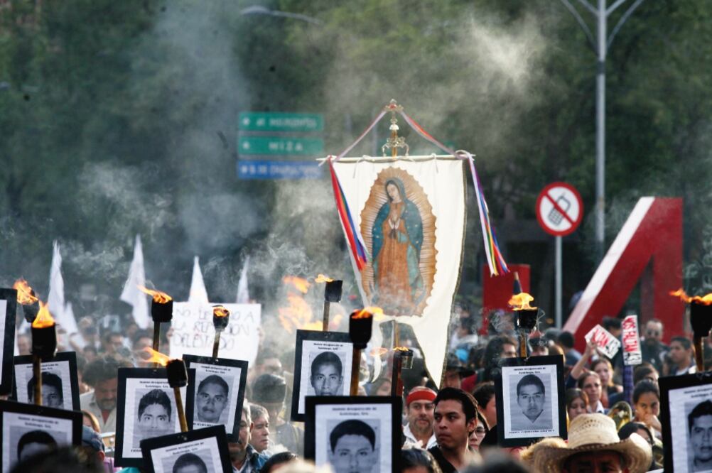 Durante la movilización que realizaron para pedir justicia por los 43 desaparecidos, los padres exigieron la instalación de los nuevos mecanismos de búsqueda, con los que se pretende establecer una coordinación con el gobierno federal (VALENTE ROSAS)