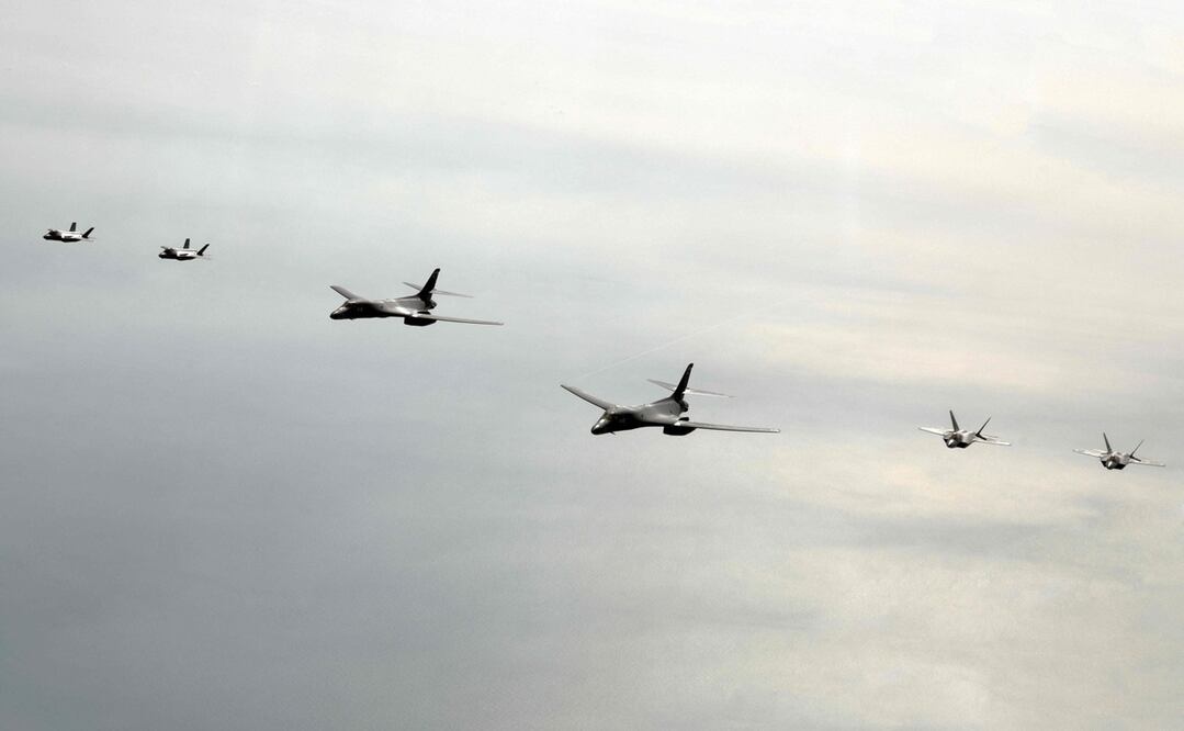 Corea del Sur y Estados Unidos realizaron ejercicios aéreos conjuntos en respuesta a las amenazas de Corea del Norte. FOTO: AFP