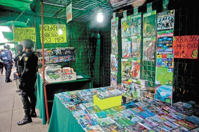 Todos juntos en el combate a la piratería