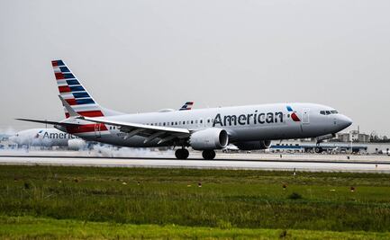 Jóvenes provocan retraso de vuelo tras negarse a usar cubrebocas en EU