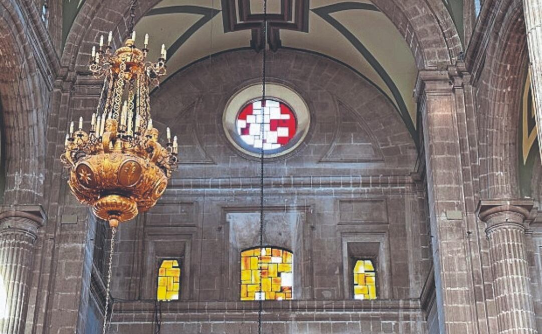 Catedral de México y sus vitrales hechos por Mathias Goeritz en los años 60, hoy con inestabilidad. Foto: de Martha Fernández