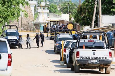 Acusan participación de custodios en masacre de penal de Acapulco