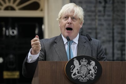 Johnson regresa al Reino Unido en medio de rumores de que se postulará para líder