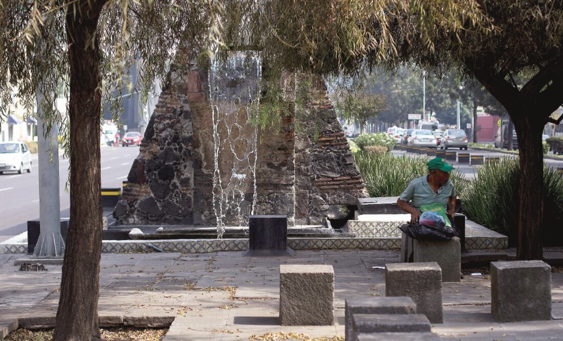 Vecinos en contra del corredor presentaron y ganaron un juicio de amparo para impugnar la declaratoria de necesidad y el título de concesión que daban pie a la construcción del doble piso peatonal en avenida Chapultepec (ENRIQUE ORDÓÑEZ. EL UNIVERSAL)