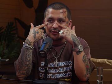 Christian Nodal sufre con las inyecciones que le ponen para borrarse los tatuajes del rostro: "es muy doloroso"