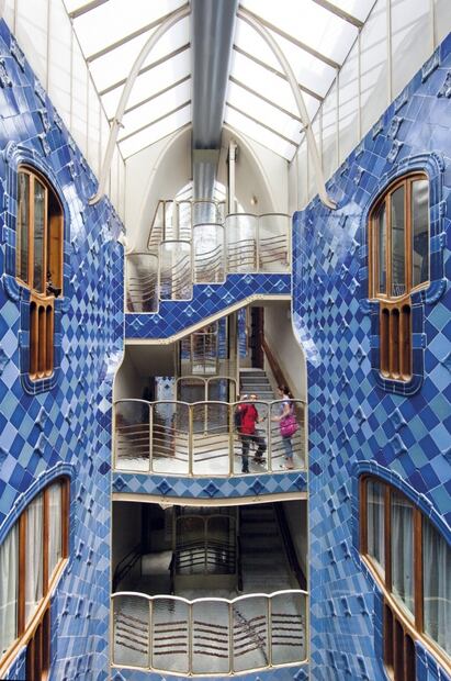 En Barcelona, conoce la fantástica Casa Batlló, diseñada por Gaudí