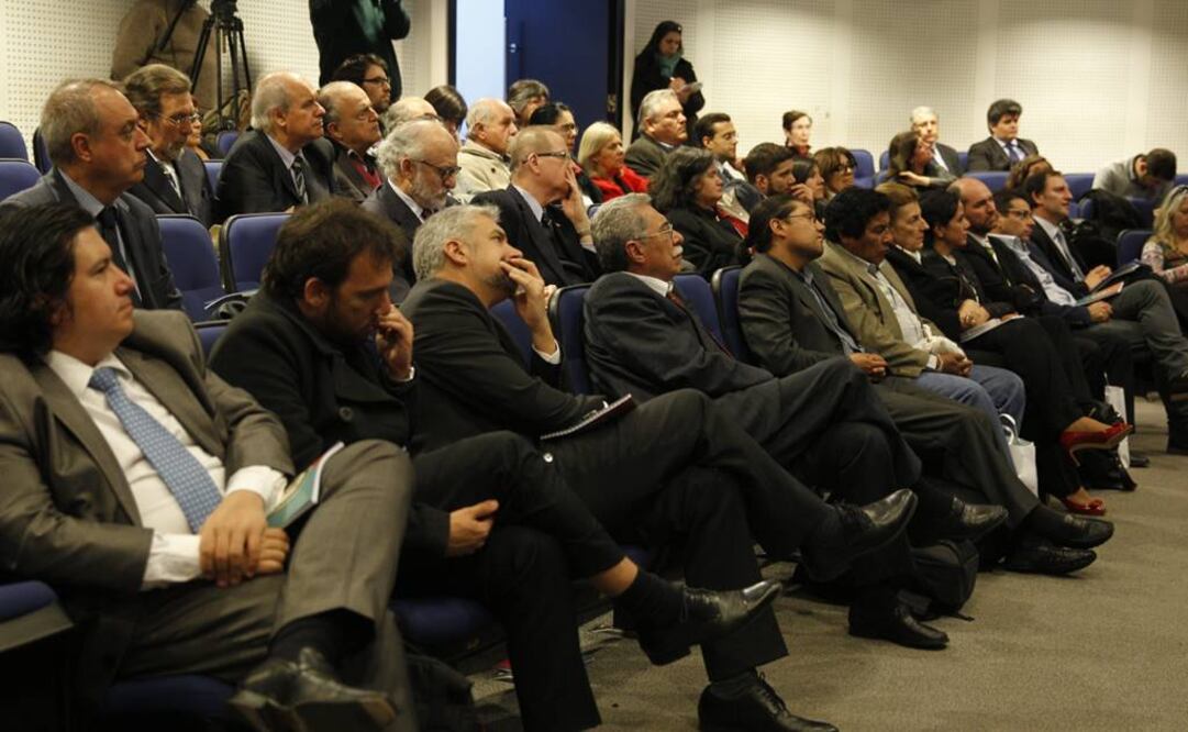 Representantes de los ministerios de Cultura de Unasur reunidos durante en la Torre Ejecutiva de la Presidencia de Uruguay. (FOTO: EFE)