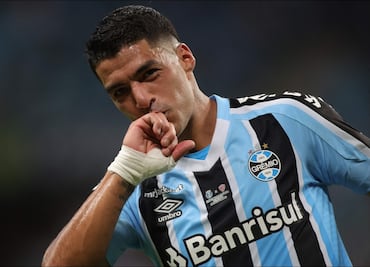 Triplete de Luis Suárez en su debut con el Gremio de Brasil